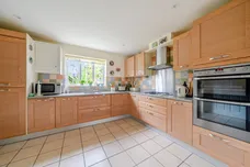 Meadowlands Drive, Haslemere, GU27 photo 3