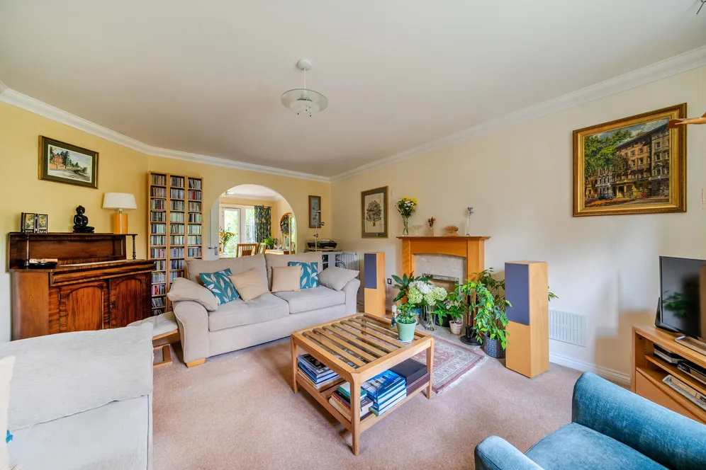 Meadowlands Drive, Haslemere, GU27 photo 6