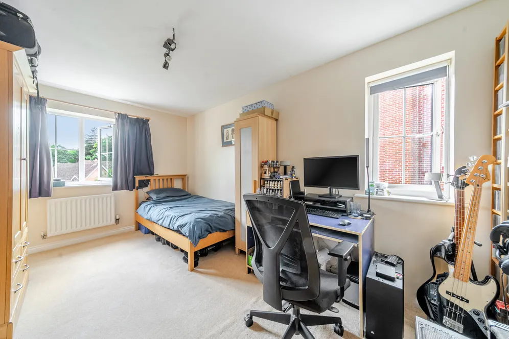 Meadowlands Drive, Haslemere, GU27 photo 11