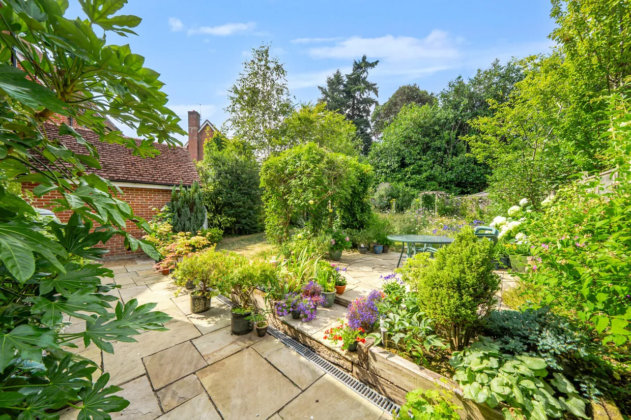 Meadowlands Drive, Haslemere, GU27 photo 14