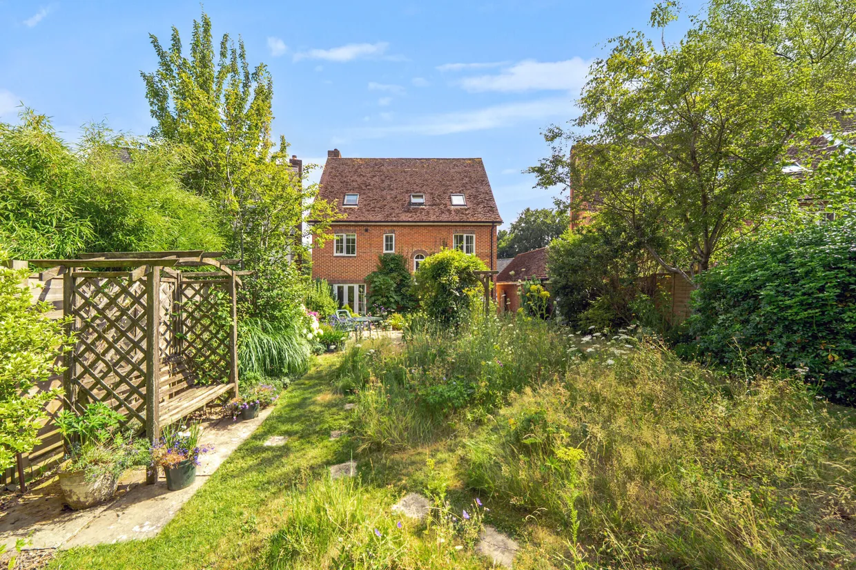 Meadowlands Drive, Haslemere, GU27 photo 17