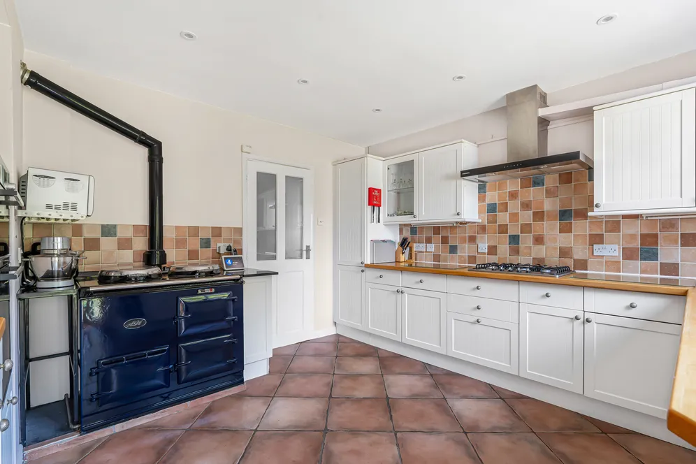 Curtis Road, Alton, GU34 photo 6