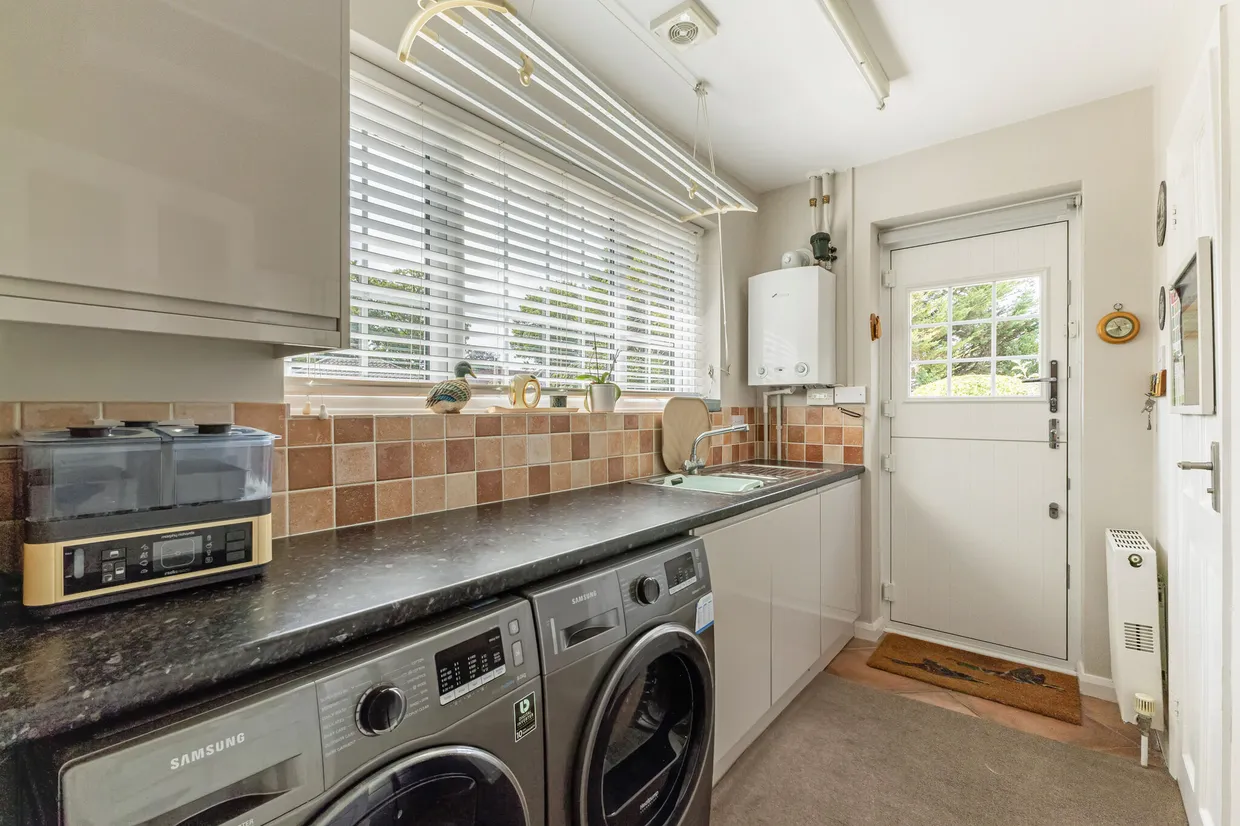 Curtis Road, Alton, GU34 photo 8