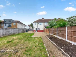 Cranleigh Road, Feltham thumb 2