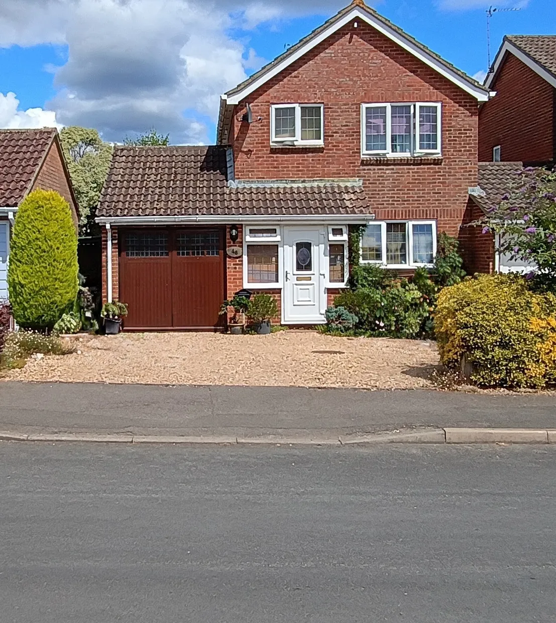 Periwinkle Close, Lindford, GU35 photo 1