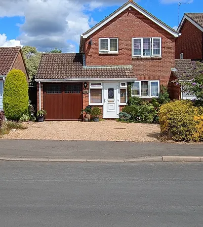 Periwinkle Close, Lindford, GU35