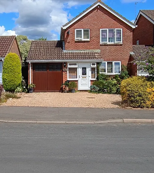 Periwinkle Close, Lindford, GU35
