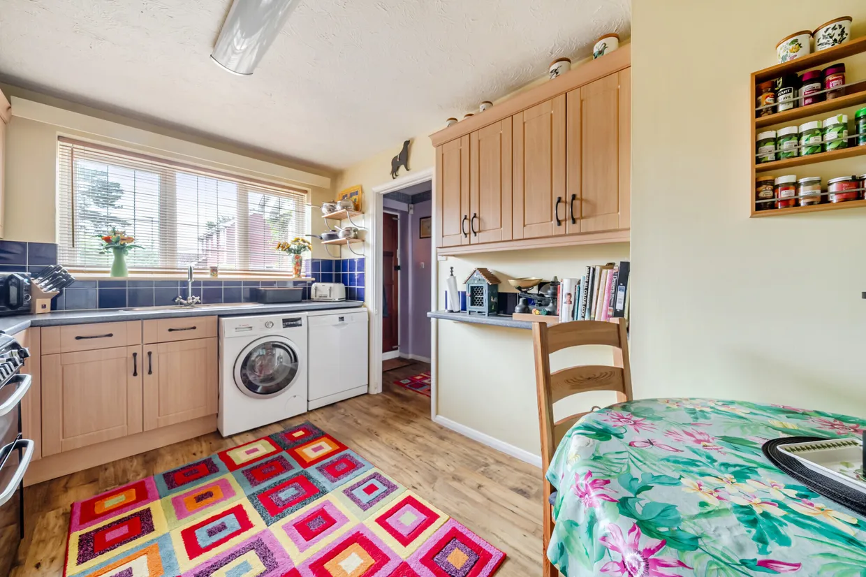 Periwinkle Close, Lindford, GU35 photo 4