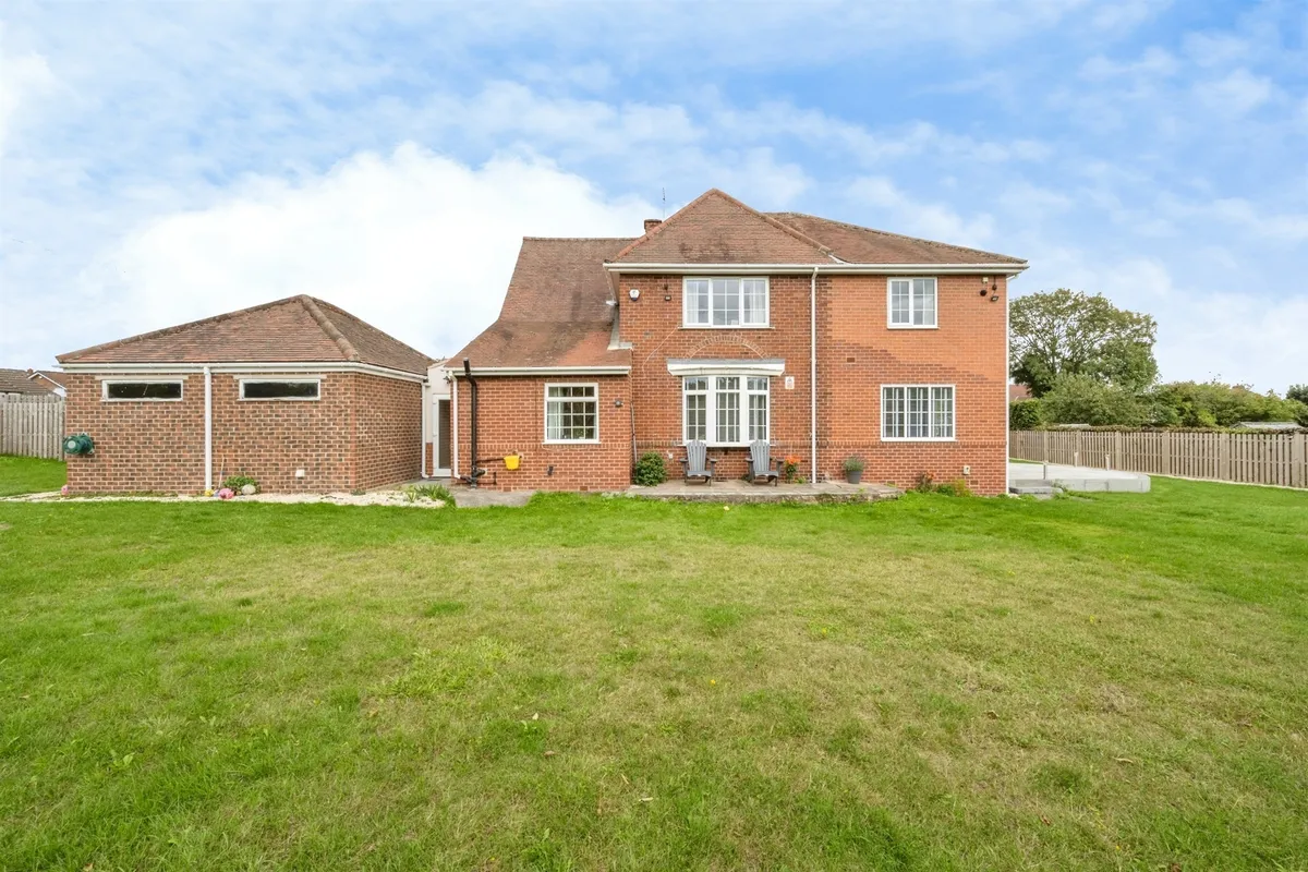 Doncaster Road, Harlington, Doncaster