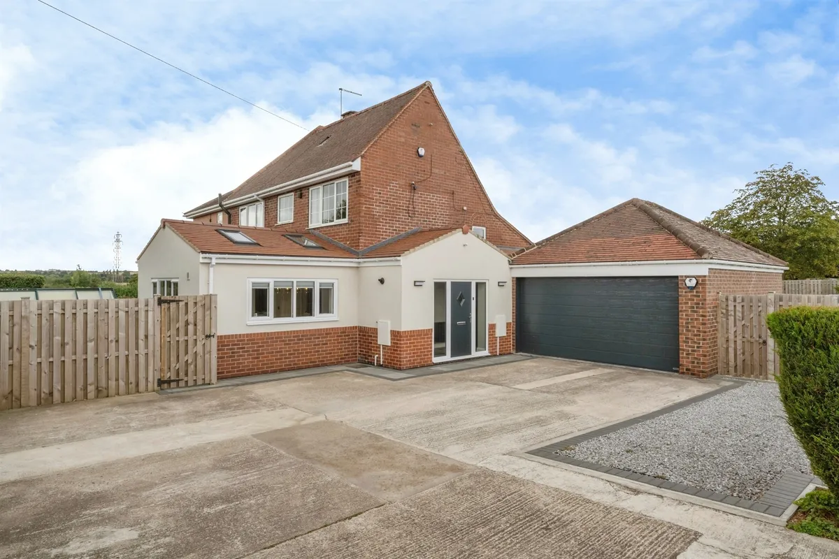 Doncaster Road, Harlington, Doncaster