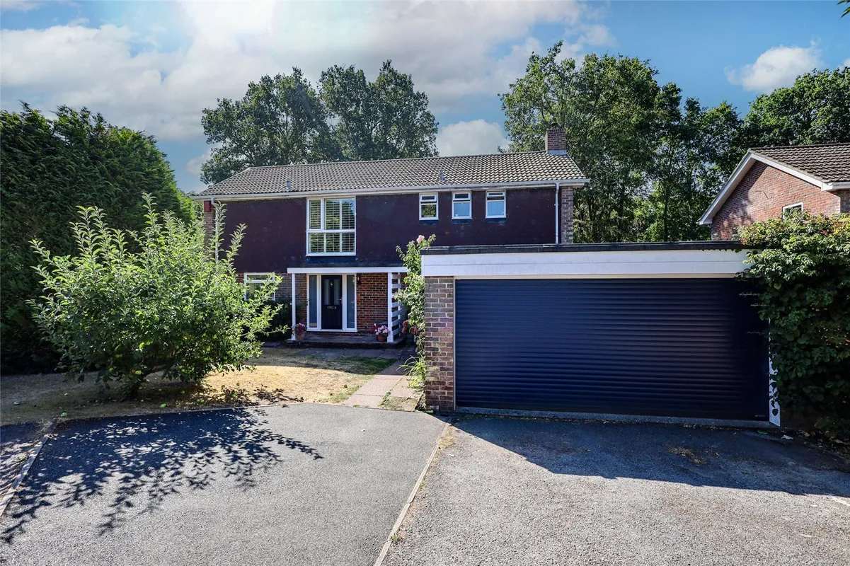 Pine Walk, Liss, Hampshire, GU33
