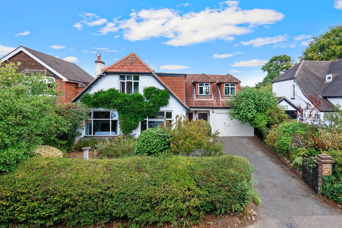 Highlands Road, Leatherhead, Surrey, KT22