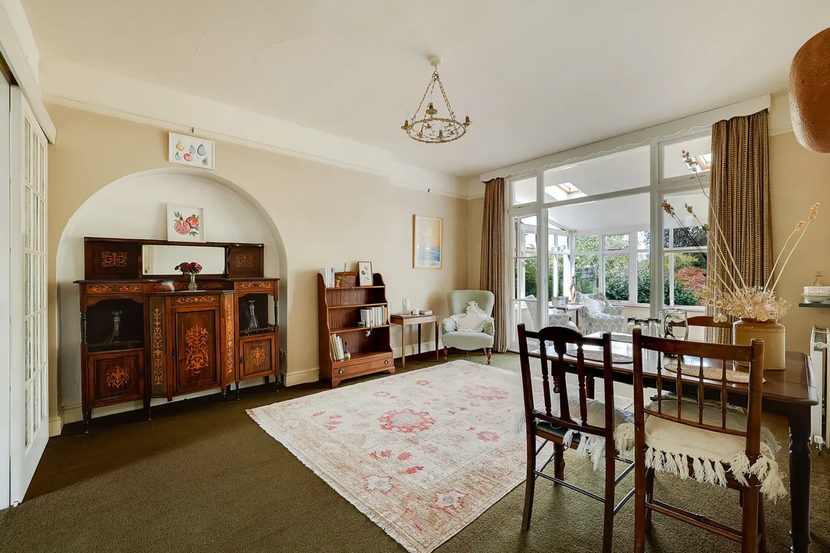 Highlands Road, Leatherhead, Surrey, KT22