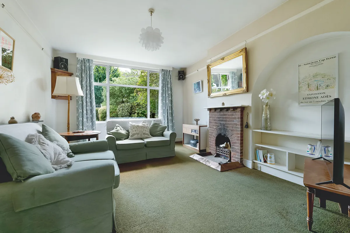 Highlands Road, Leatherhead, Surrey, KT22