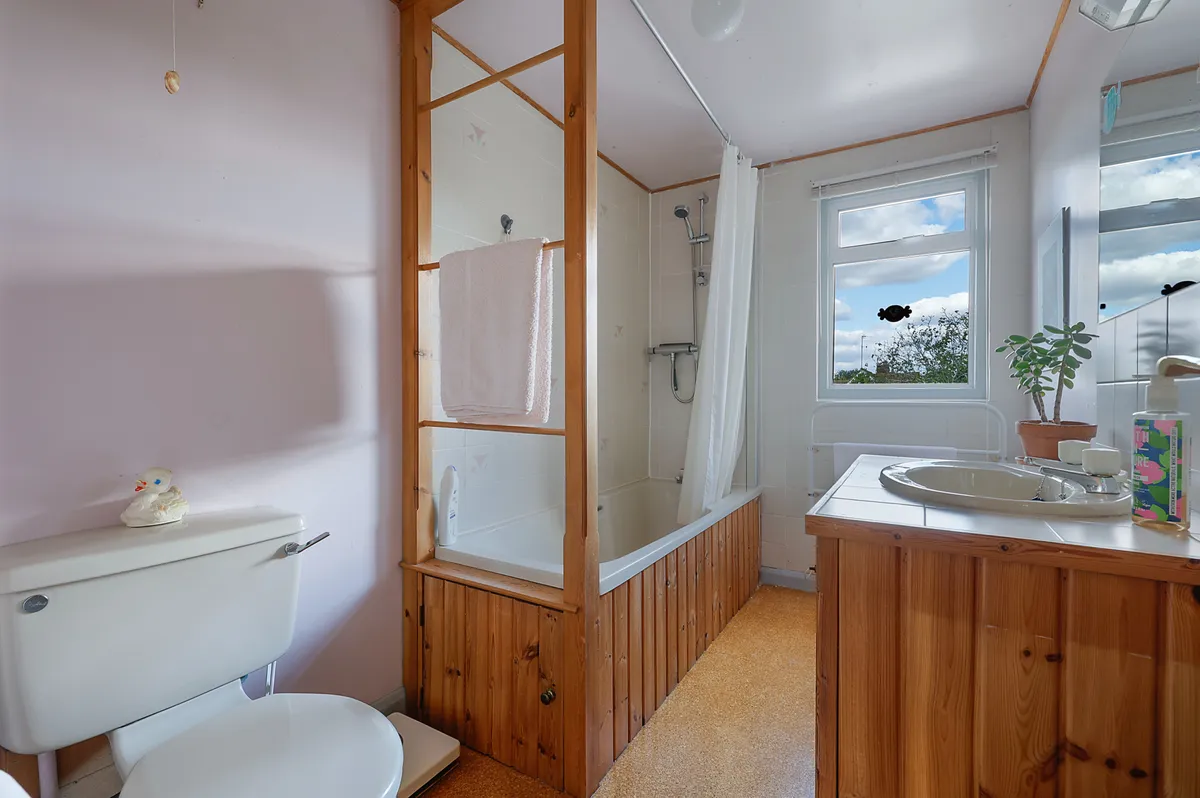 Highlands Road, Leatherhead, Surrey, KT22