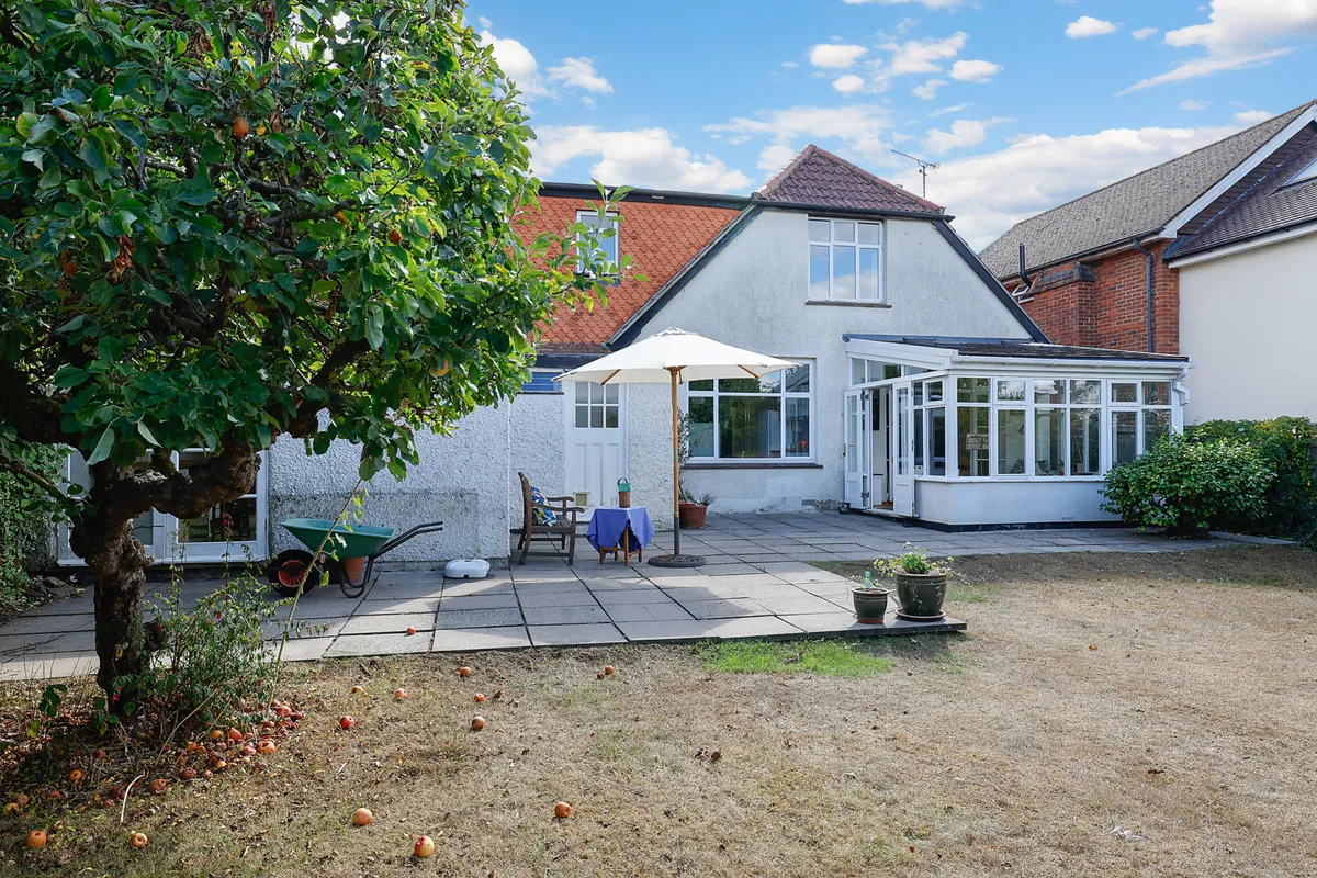 Highlands Road, Leatherhead, Surrey, KT22