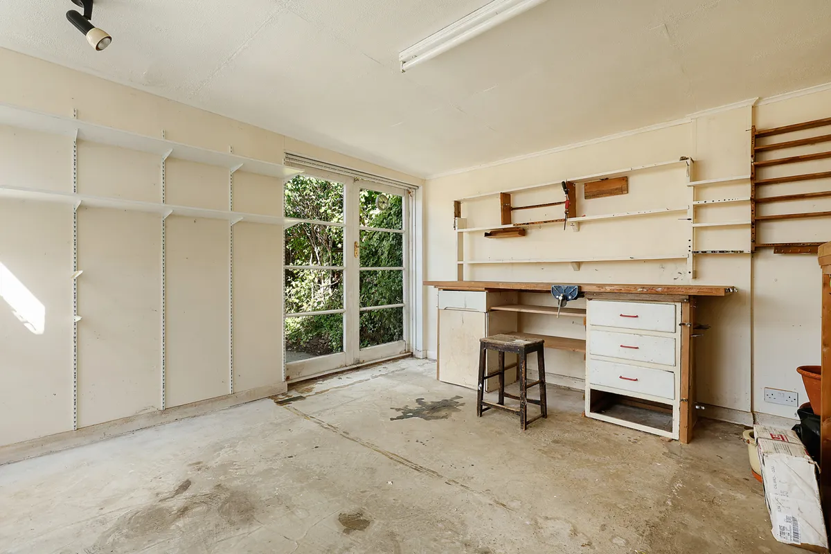 Highlands Road, Leatherhead, Surrey, KT22