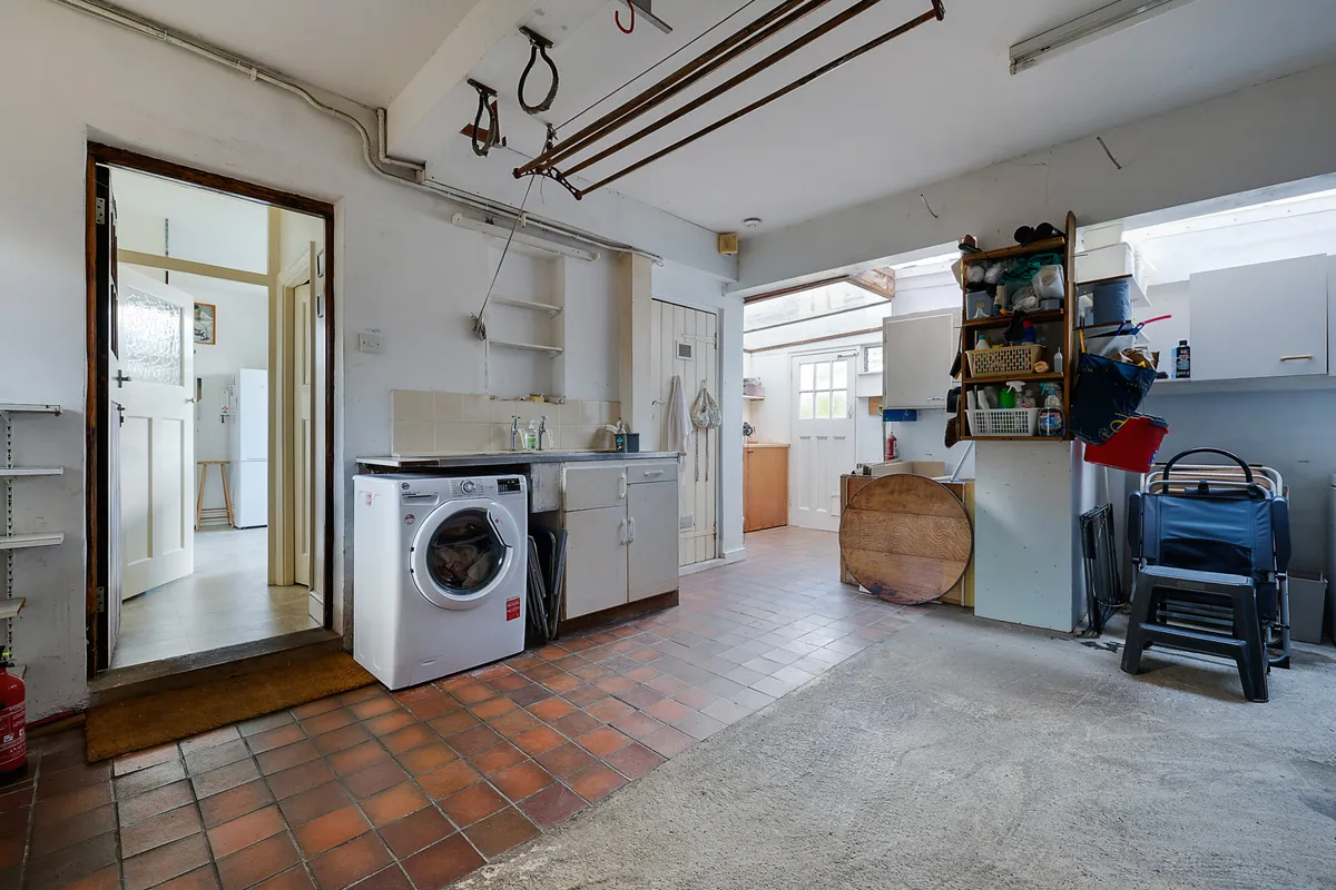 Highlands Road, Leatherhead, Surrey, KT22
