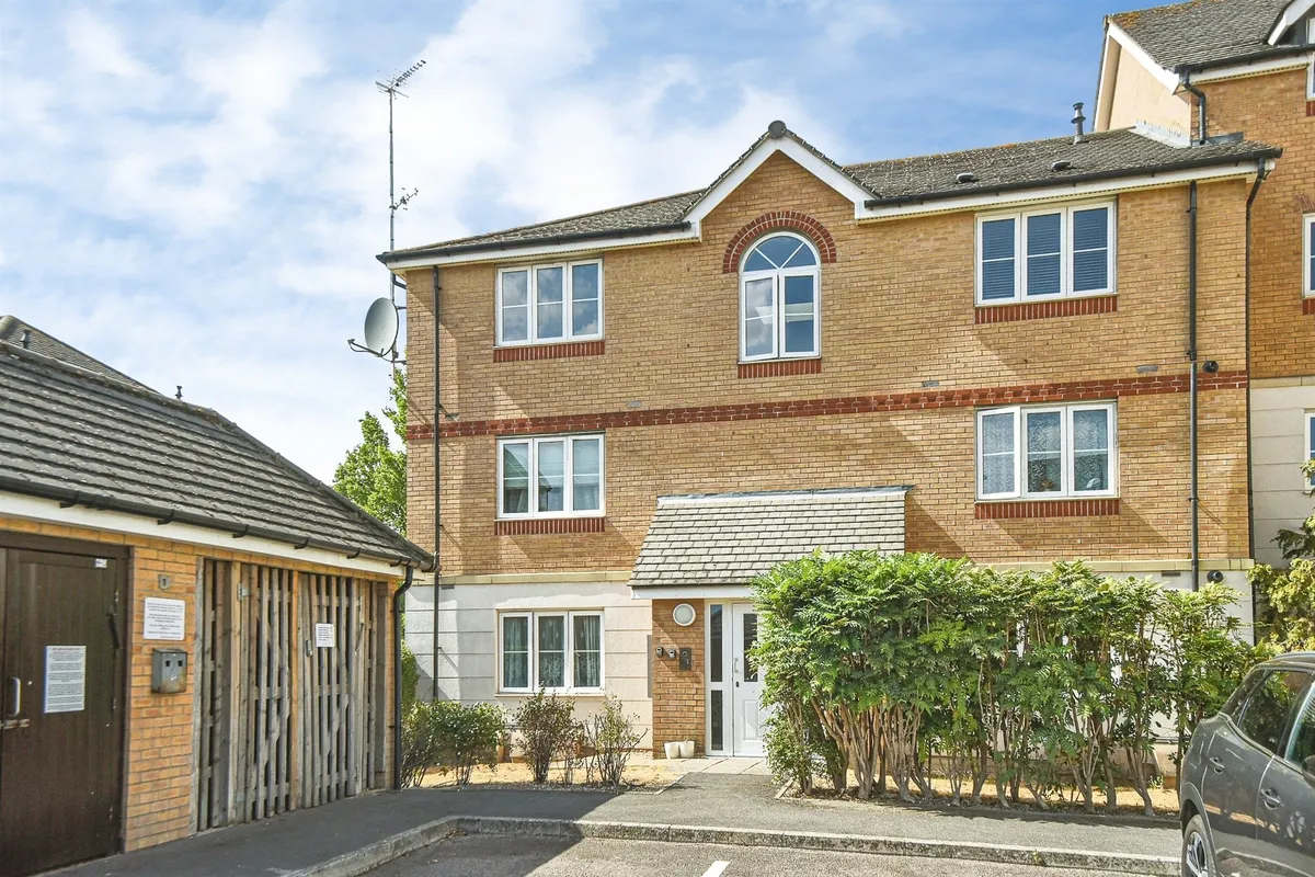 Twickenham Close, Swindon