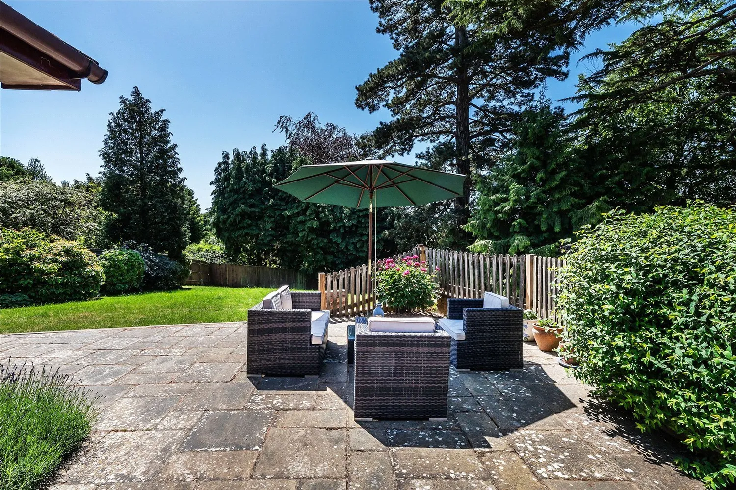 Raglan Road, Reigate, RH2 photo 4