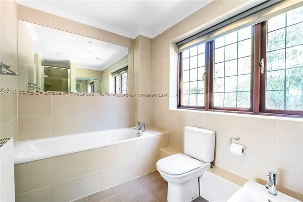 Raglan Road, Reigate, RH2 photo 10