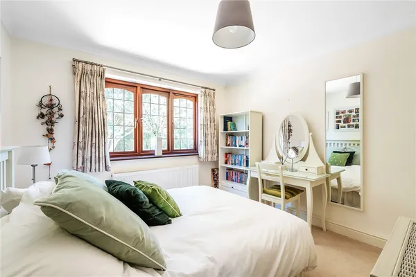 Raglan Road, Reigate, RH2 photo 11