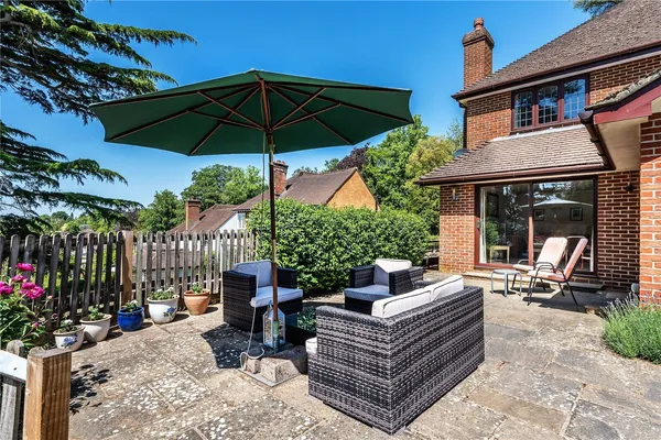 Raglan Road, Reigate, RH2 photo 13