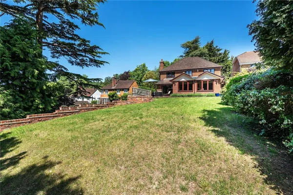 Raglan Road, Reigate, RH2 photo 17