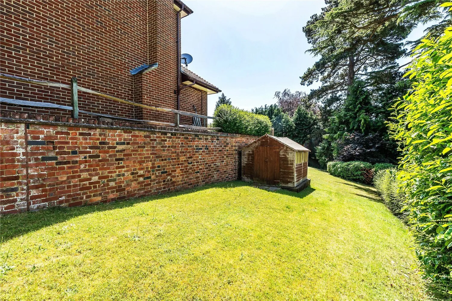 Raglan Road, Reigate, RH2 photo 18