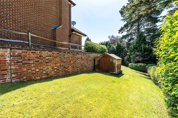 Raglan Road, Reigate, RH2 photo 18