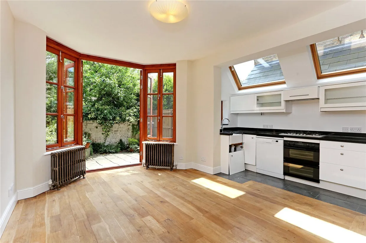 Brackley Road, London, W4 photo 6
