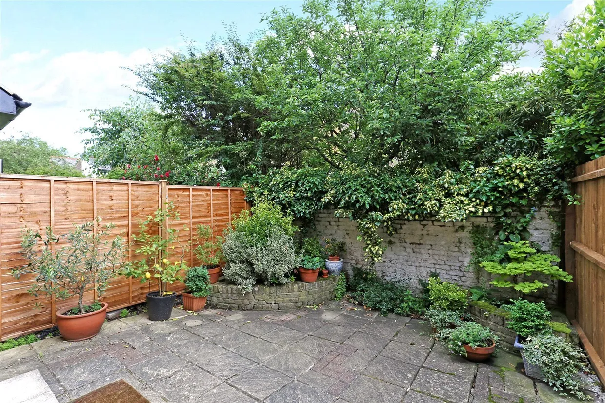 Brackley Road, London, W4 photo 8