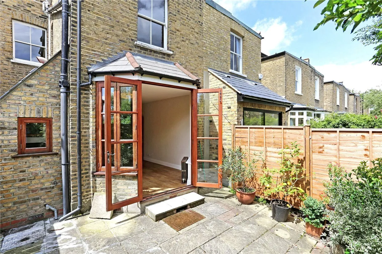 Brackley Road, London, W4 photo 21