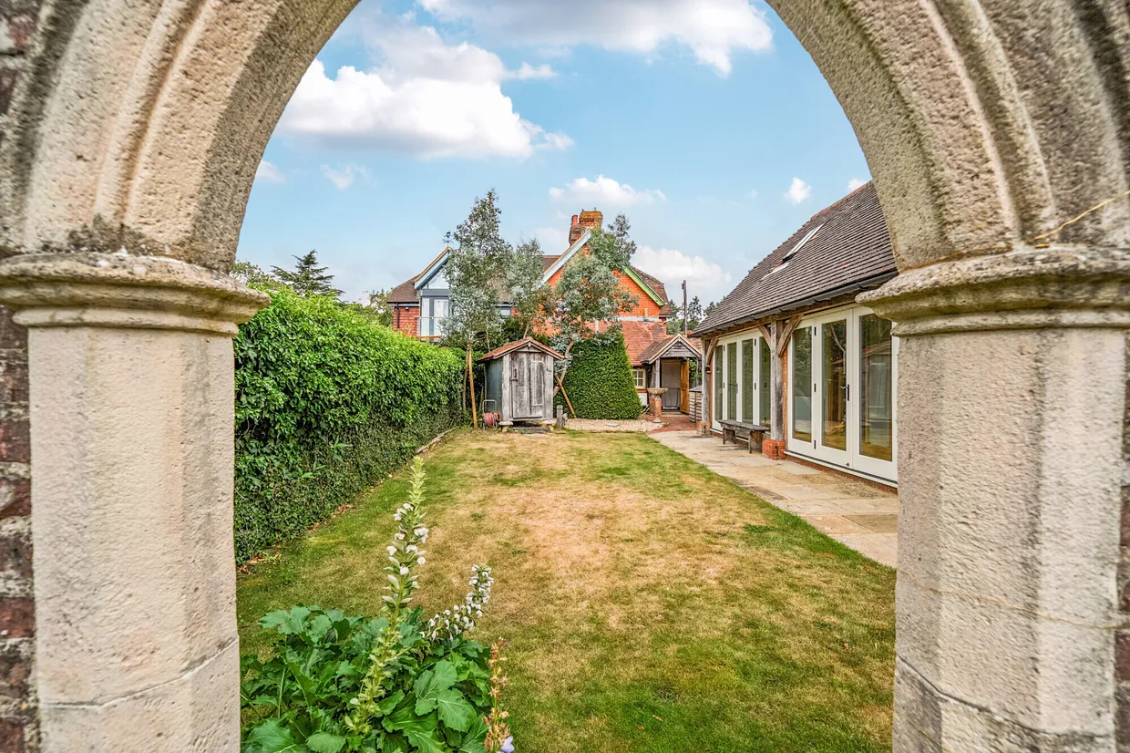 Tilford Street, Farnham, GU10 photo 10
