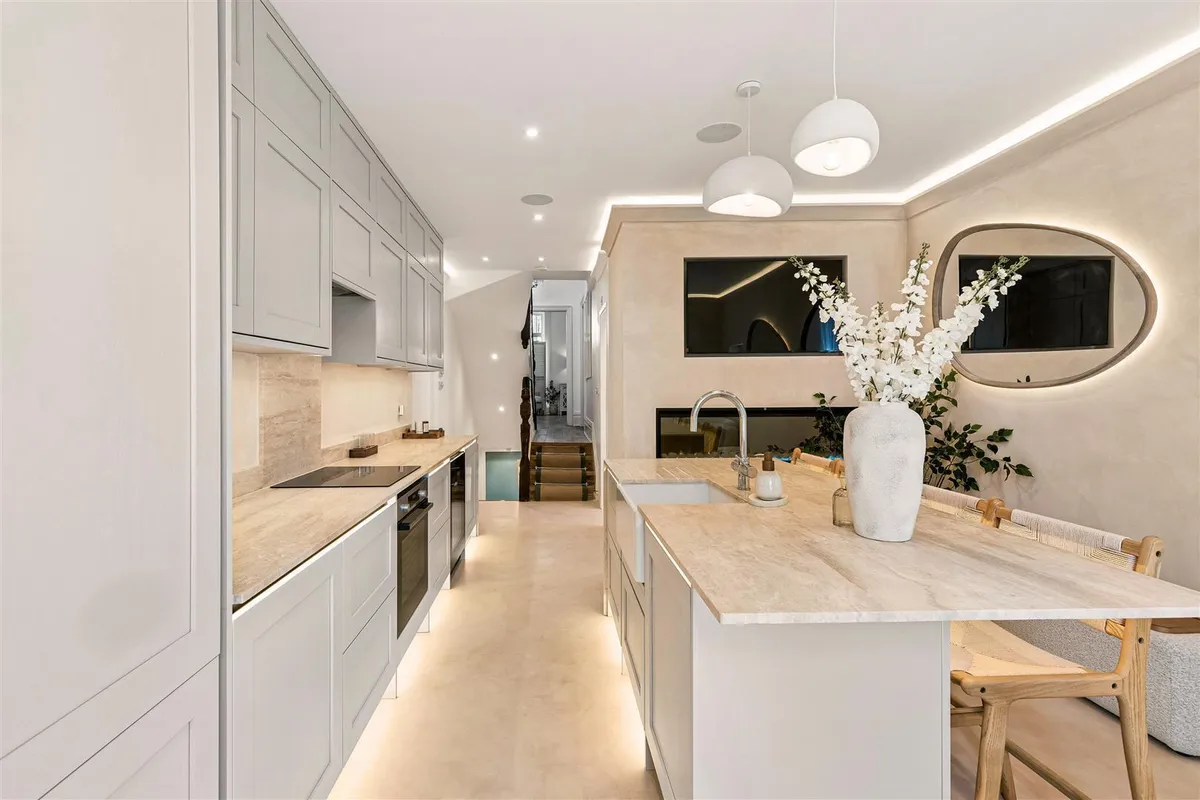 Dean Road, London, NW2