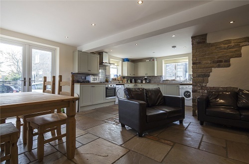 6 Highfields, Huddersfield, HD1 Image 3
