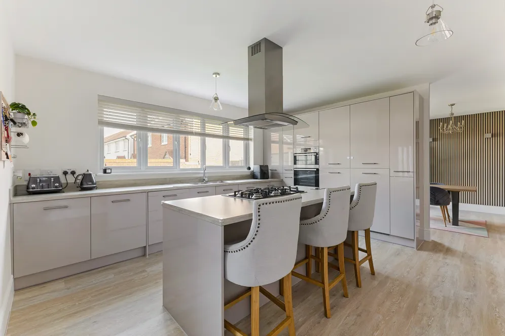 Kestrel Grove, Caddington, LU1 photo 18