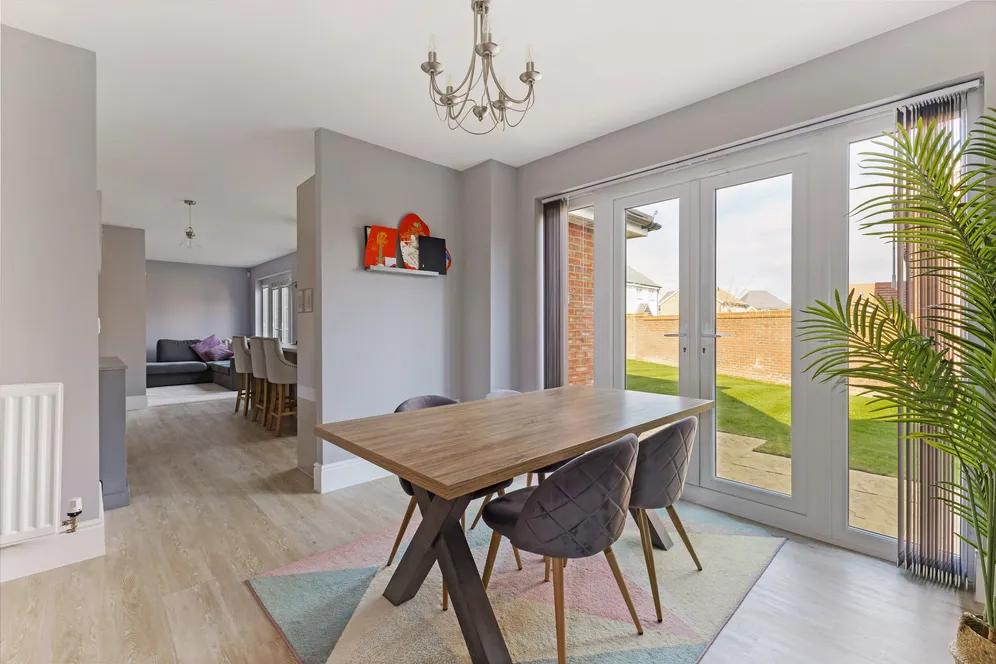 Kestrel Grove, Caddington, LU1 photo 20