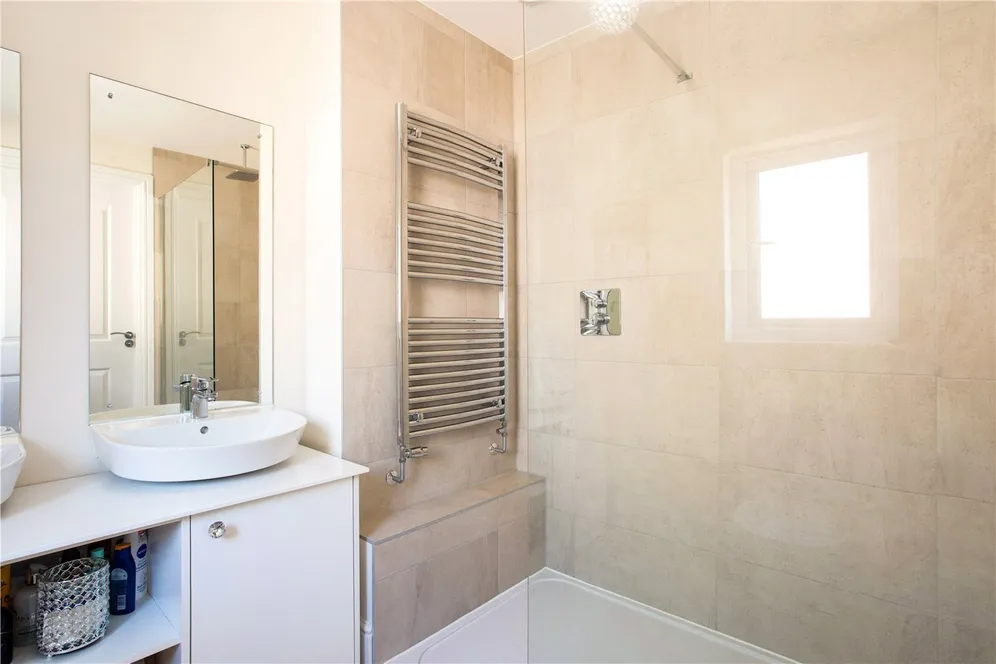 Kestrel Grove, Caddington, LU1 photo 23