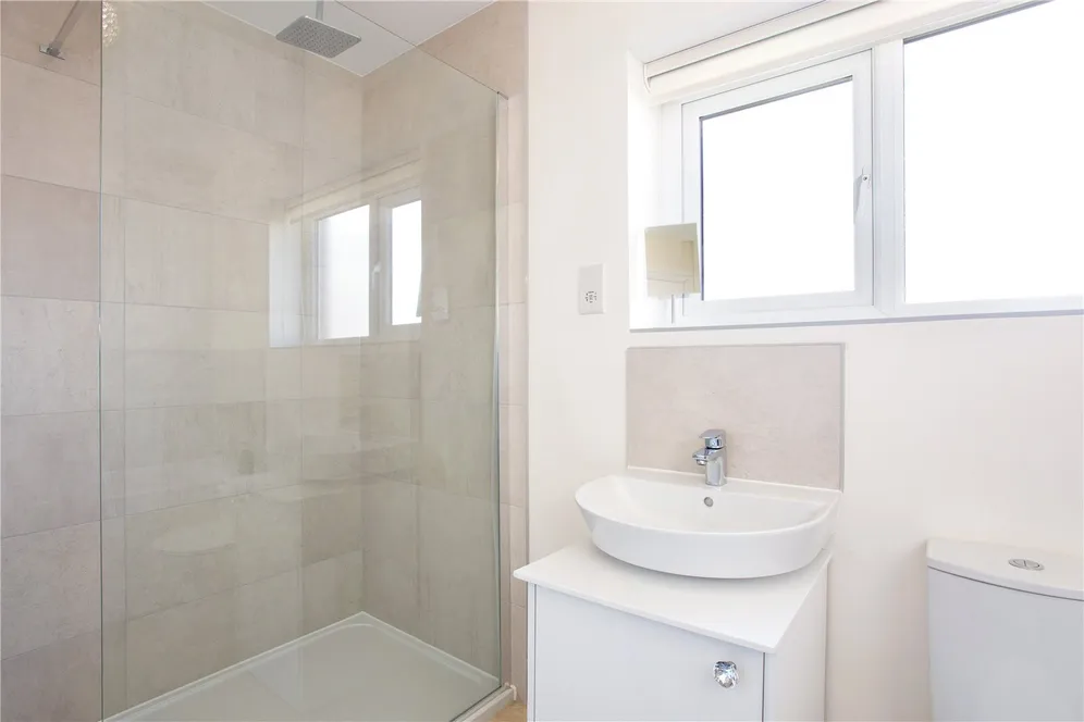 Kestrel Grove, Caddington, LU1 photo 24