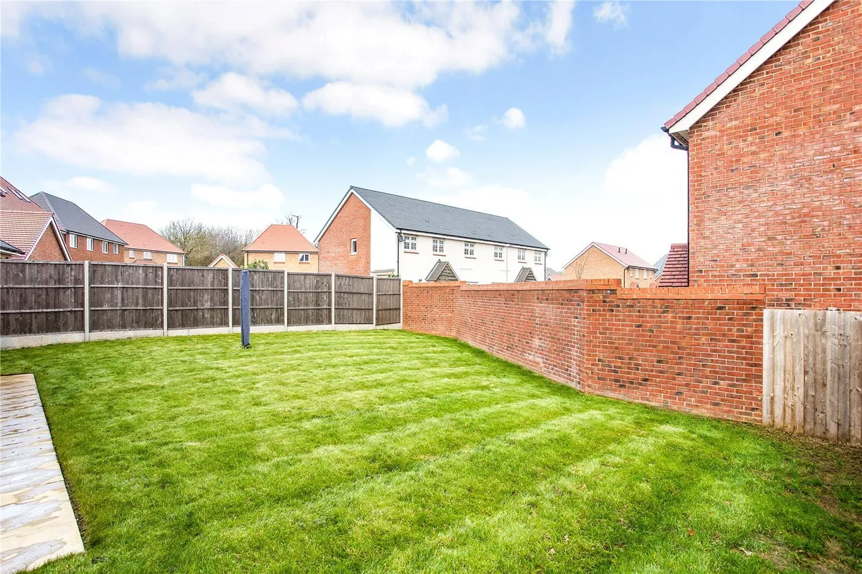 Kestrel Grove, Caddington, LU1 photo 26