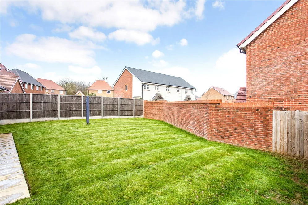 Kestrel Grove, Caddington, LU1 photo 26