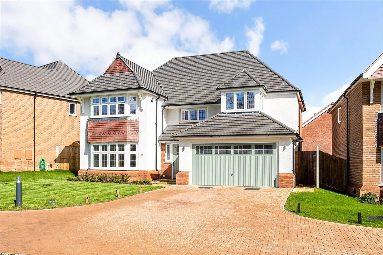 Kestrel Grove, Caddington, LU1 photo 30