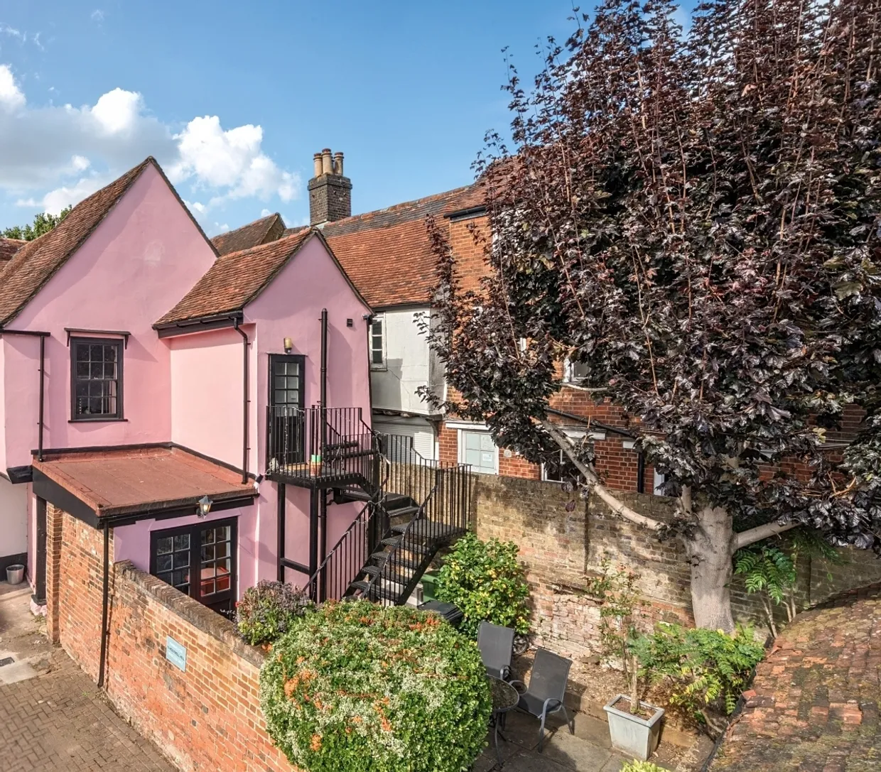 Holywell Hill St. Albans AL1 photo 1
