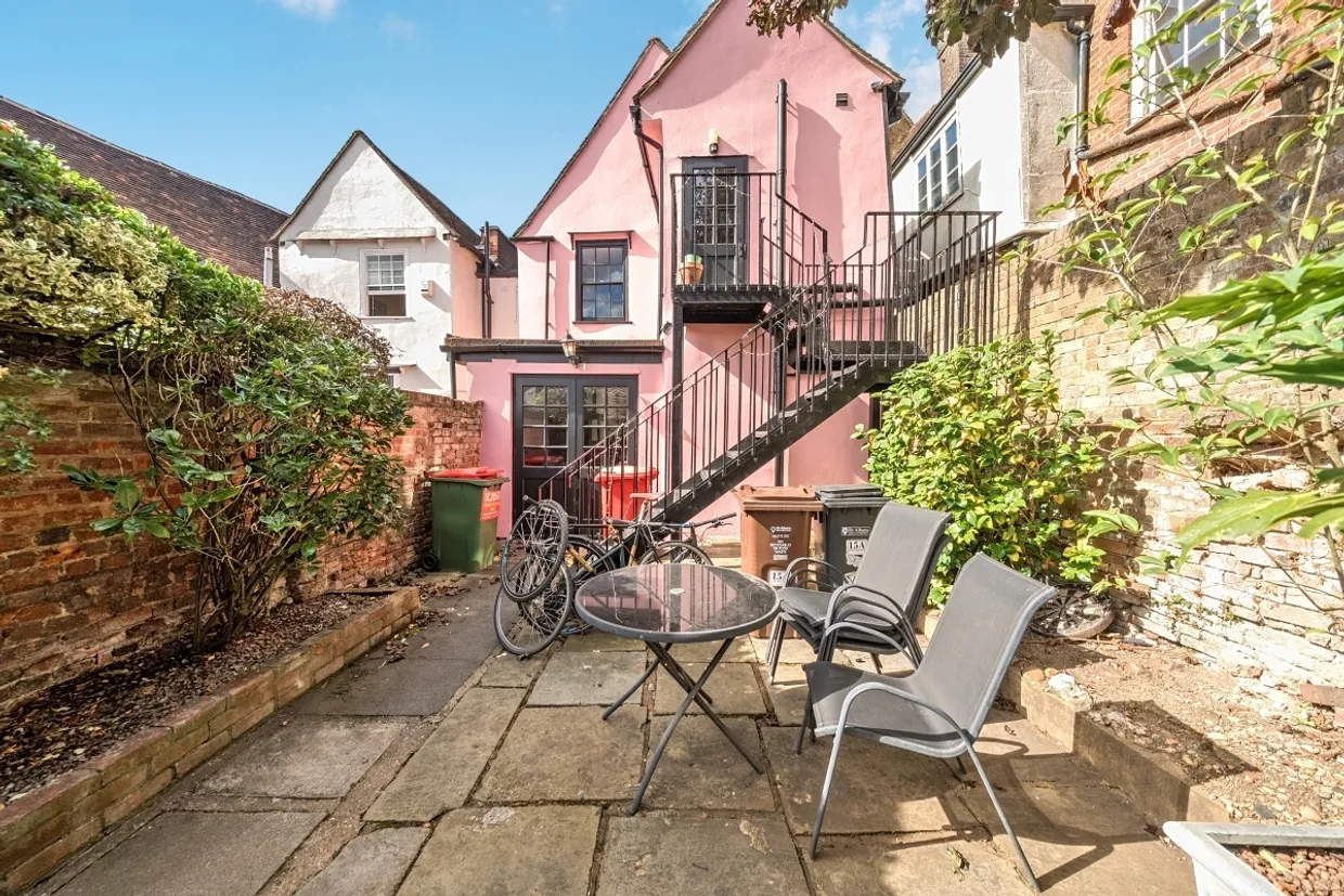 Holywell Hill St. Albans AL1 photo 9