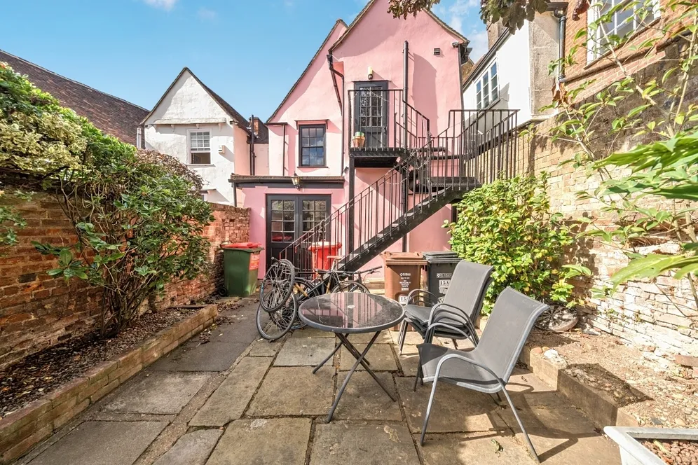 Holywell Hill St. Albans AL1 photo 9