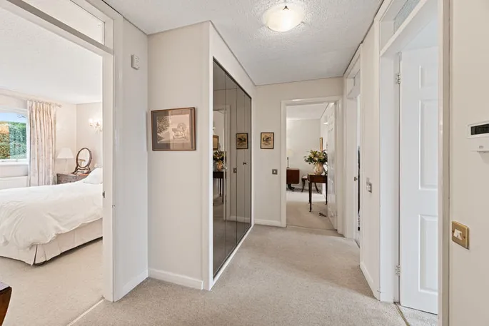 Property carousel image 10
