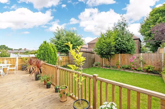 Property carousel image 16
