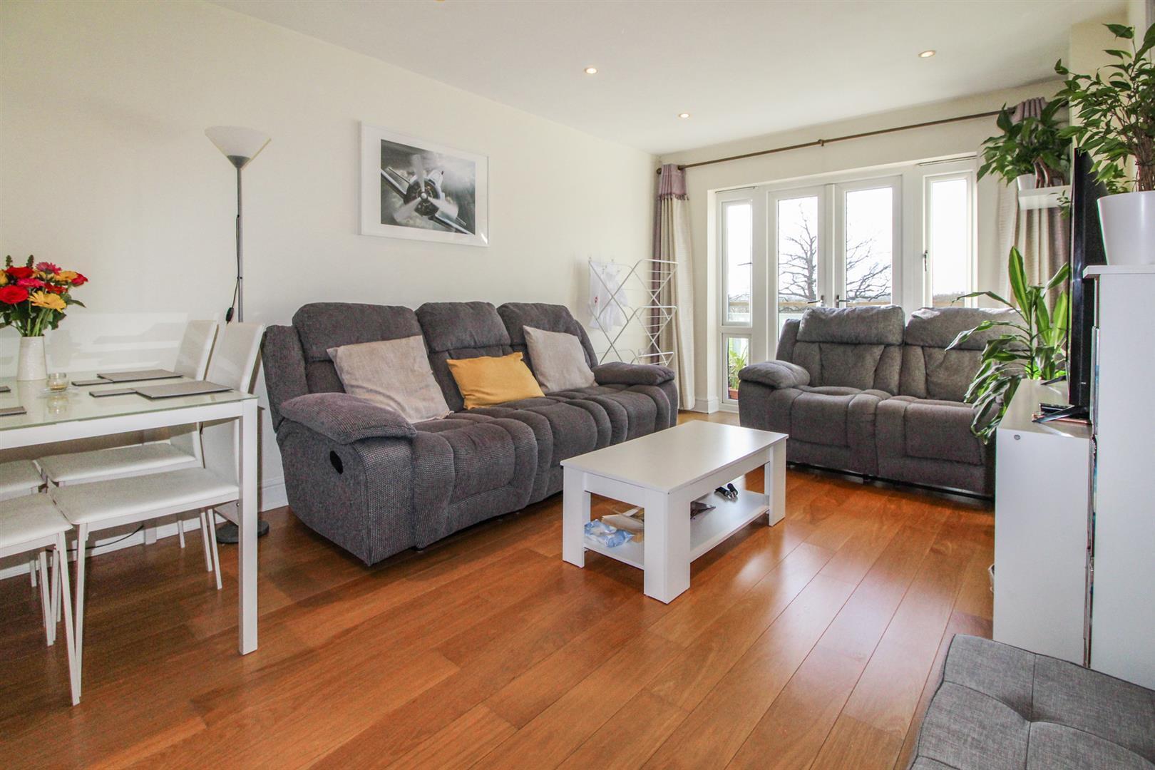 Huntercombe Lane North, Taplow Image 3
