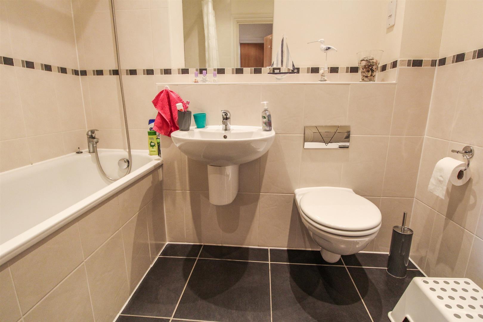 Huntercombe Lane North, Taplow Image 8